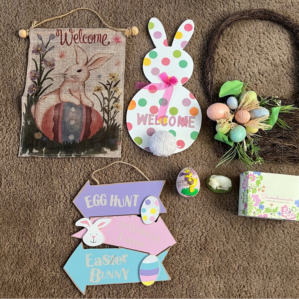 Easter Decor / Easter Decorations / Snowbunnies Collectible Animal 2012
